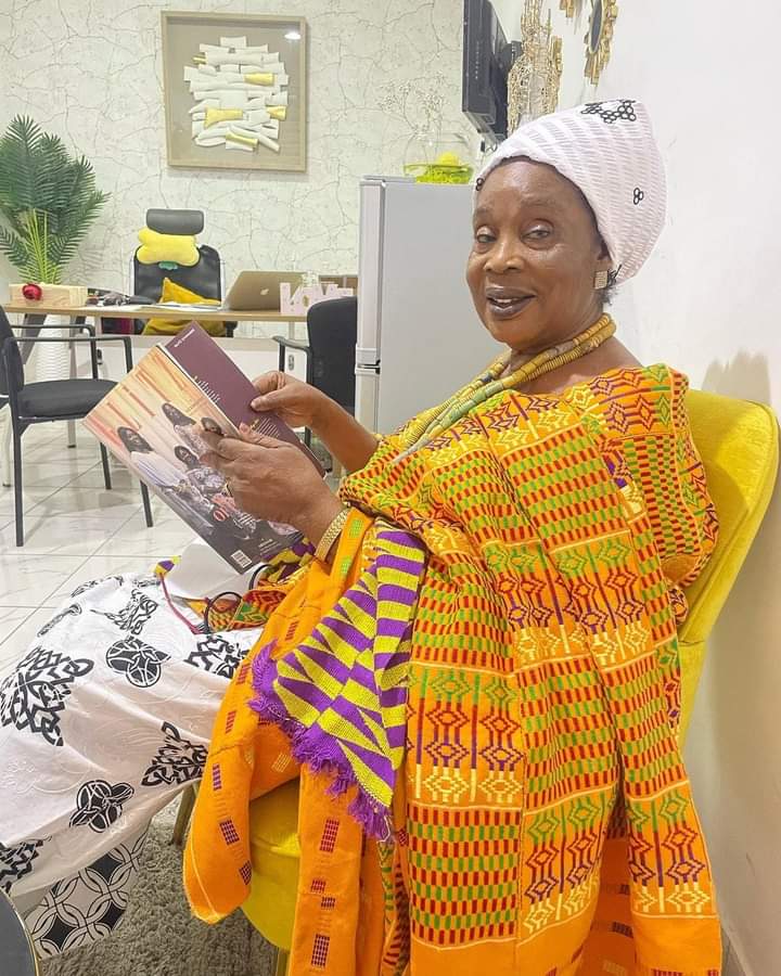 maame dokono reading a magazine